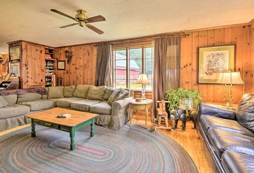 Rustic Roxbury Ski Farmhouse With Trails!