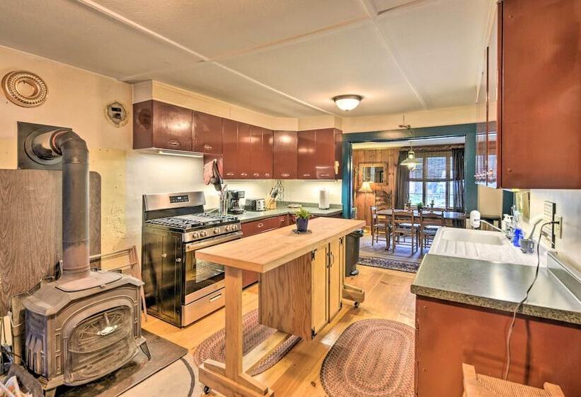 Rustic Roxbury Ski Farmhouse With Trails!