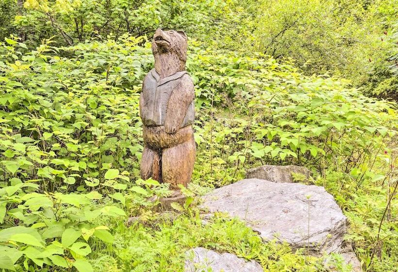 Rustic Roxbury Ski Farmhouse With Trails!