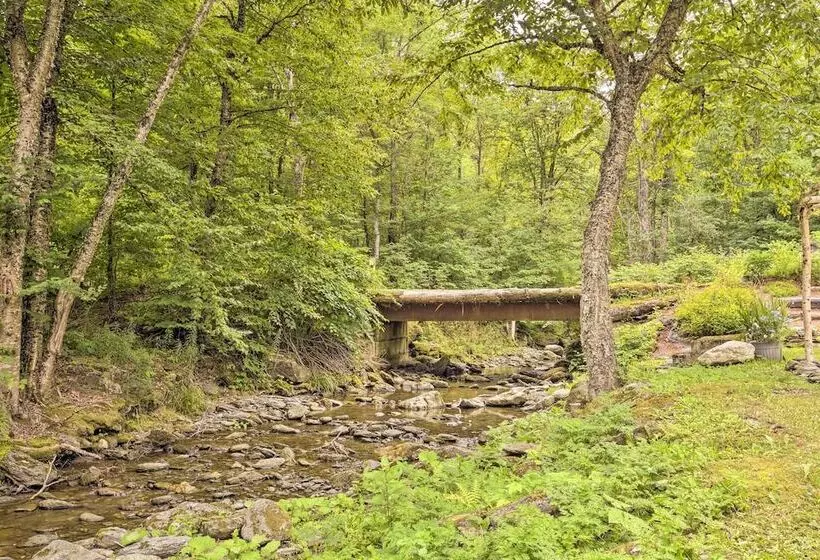 Rustic Roxbury Ski Farmhouse With Trails!