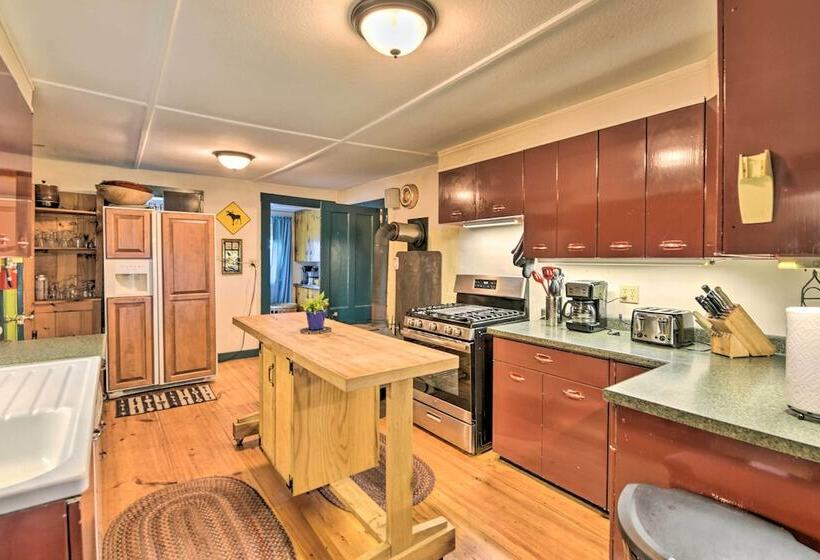 Rustic Roxbury Ski Farmhouse With Trails!