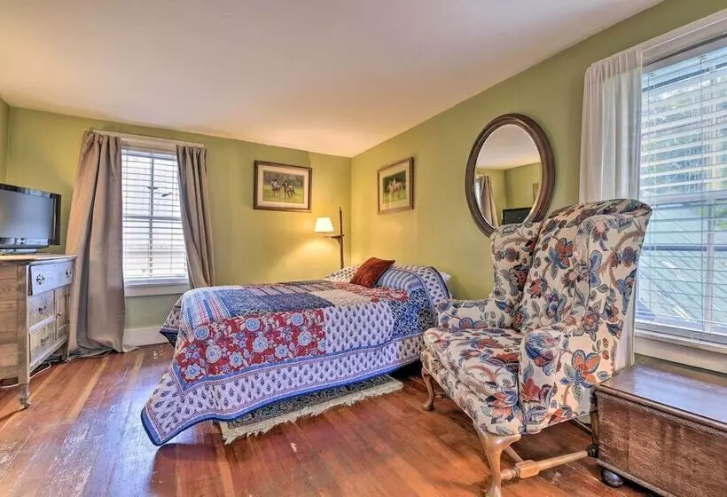 Rustic Roxbury Ski Farmhouse With Trails!