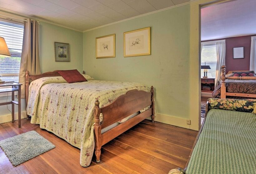 Rustic Roxbury Ski Farmhouse With Trails!