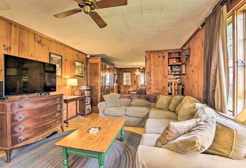 Rustic Roxbury Ski Farmhouse With Trails!