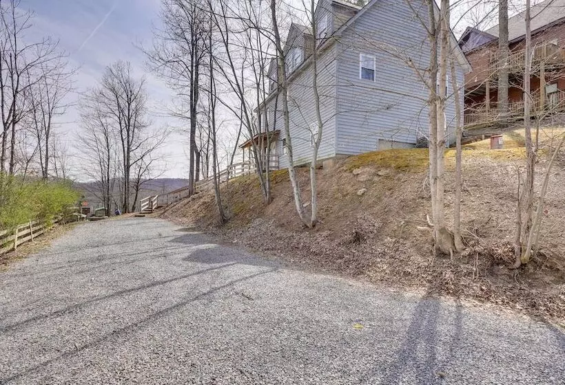 Snowed Inn  Cozy Winterplace Ski In/ski Out Cabin