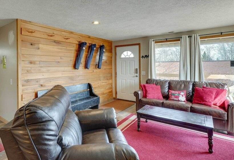 Snowed Inn  Cozy Winterplace Ski In/ski Out Cabin