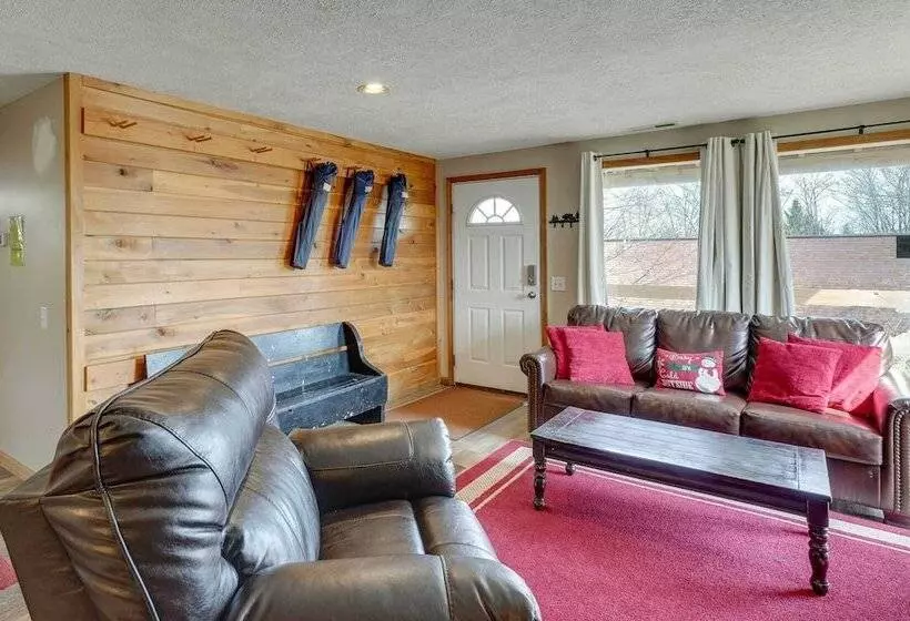 Snowed Inn  Cozy Winterplace Ski In/ski Out Cabin