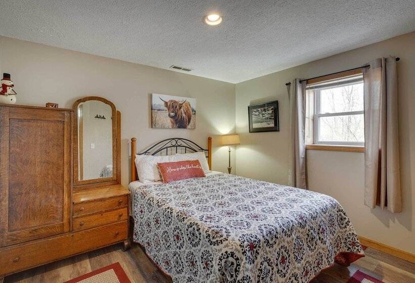 Snowed Inn  Cozy Winterplace Ski In/ski Out Cabin