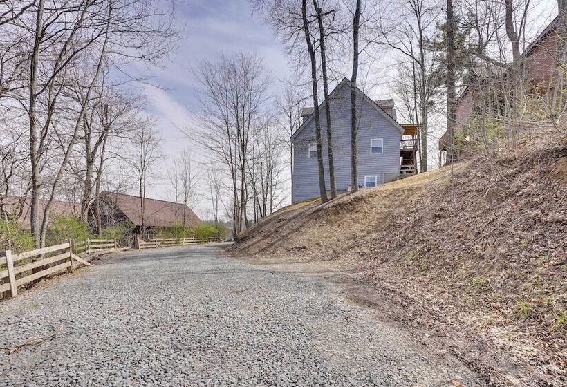 Snowed Inn  Cozy Winterplace Ski In/ski Out Cabin