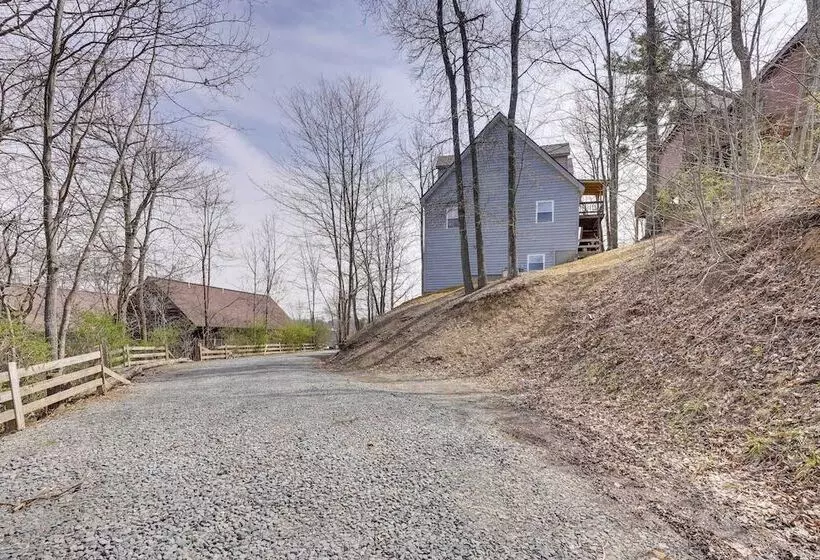 Snowed Inn  Cozy Winterplace Ski In/ski Out Cabin