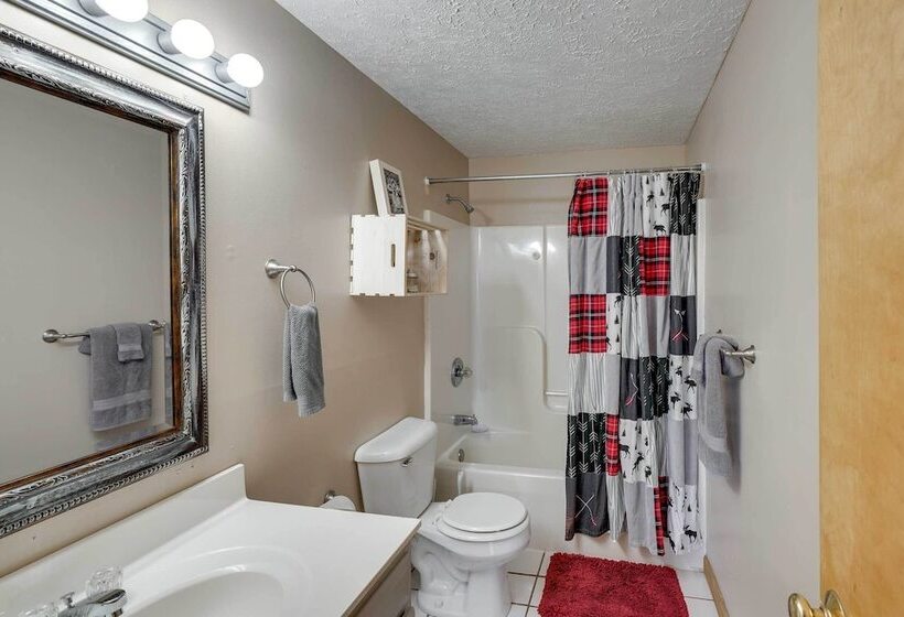 Snowed Inn  Cozy Winterplace Ski In/ski Out Cabin