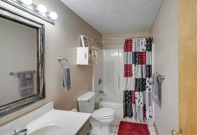 Snowed Inn  Cozy Winterplace Ski In/ski Out Cabin