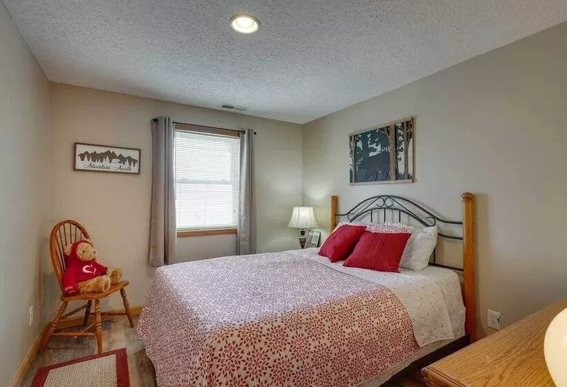 Snowed Inn  Cozy Winterplace Ski In/ski Out Cabin