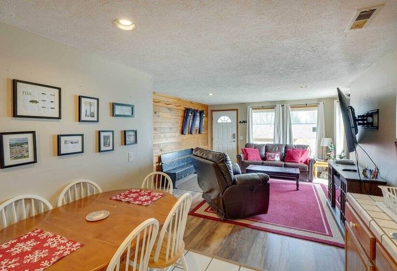 Snowed Inn  Cozy Winterplace Ski In/ski Out Cabin