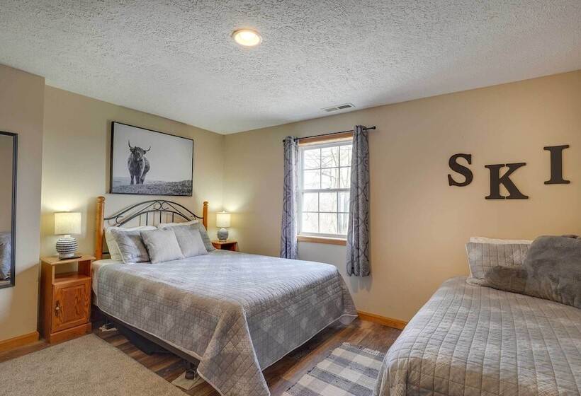 Snowed Inn  Cozy Winterplace Ski In/ski Out Cabin