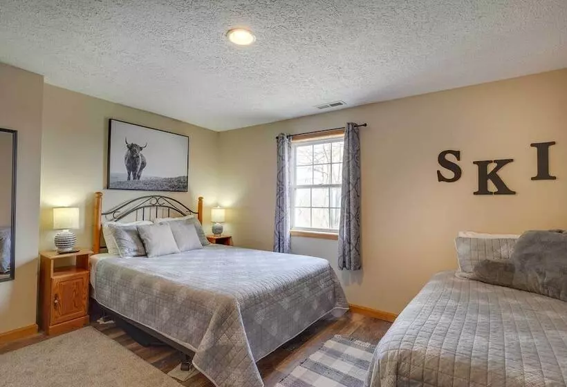 Snowed Inn  Cozy Winterplace Ski In/ski Out Cabin