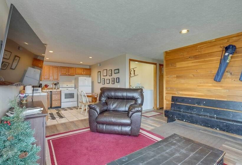 Snowed Inn  Cozy Winterplace Ski In/ski Out Cabin