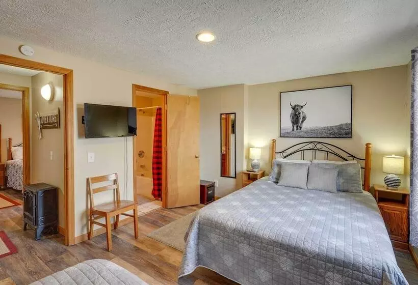 Snowed Inn  Cozy Winterplace Ski In/ski Out Cabin