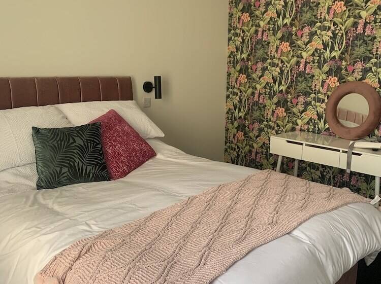 Stag & Thistle Hotel And Restaurant