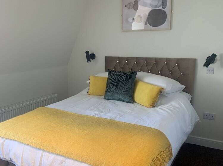 Stag & Thistle Hotel And Restaurant