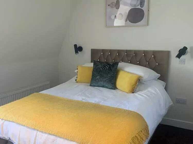 Stag & Thistle Hotel And Restaurant