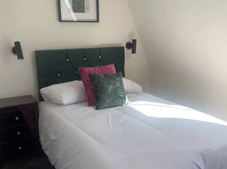 Stag & Thistle Hotel And Restaurant