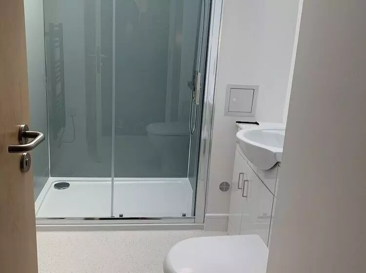 Stag & Thistle Hotel And Restaurant