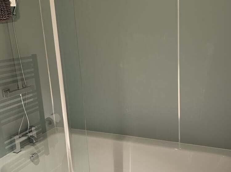 Stag & Thistle Hotel And Restaurant