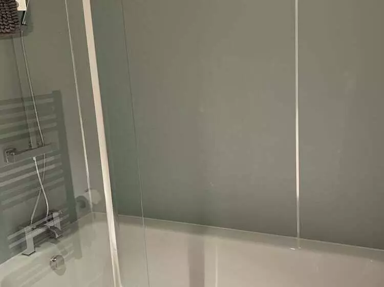 Stag & Thistle Hotel And Restaurant