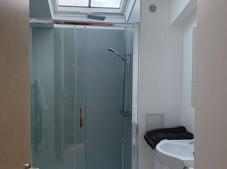 Stag & Thistle Hotel And Restaurant