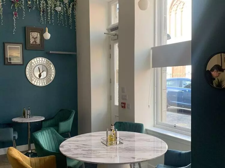 Stag & Thistle Hotel And Restaurant