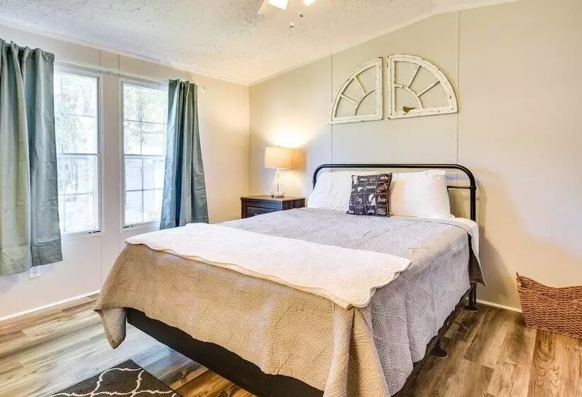 Supply Cottage W/ Deck < 2 Mi To The Beach!