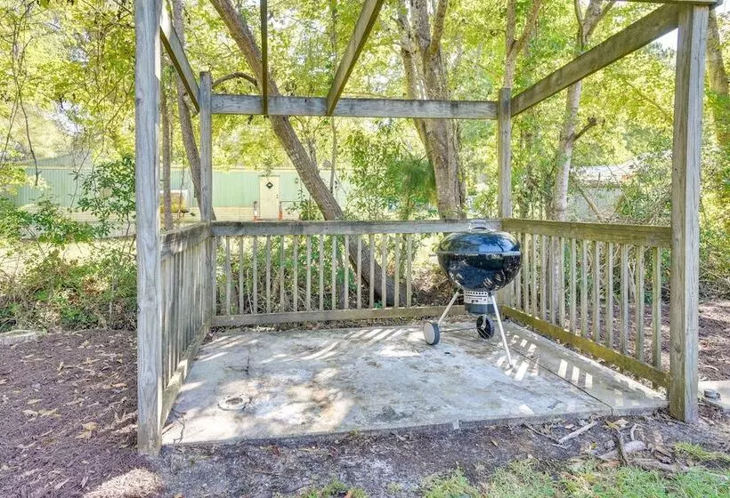 Supply Cottage W/ Deck < 2 Mi To The Beach!