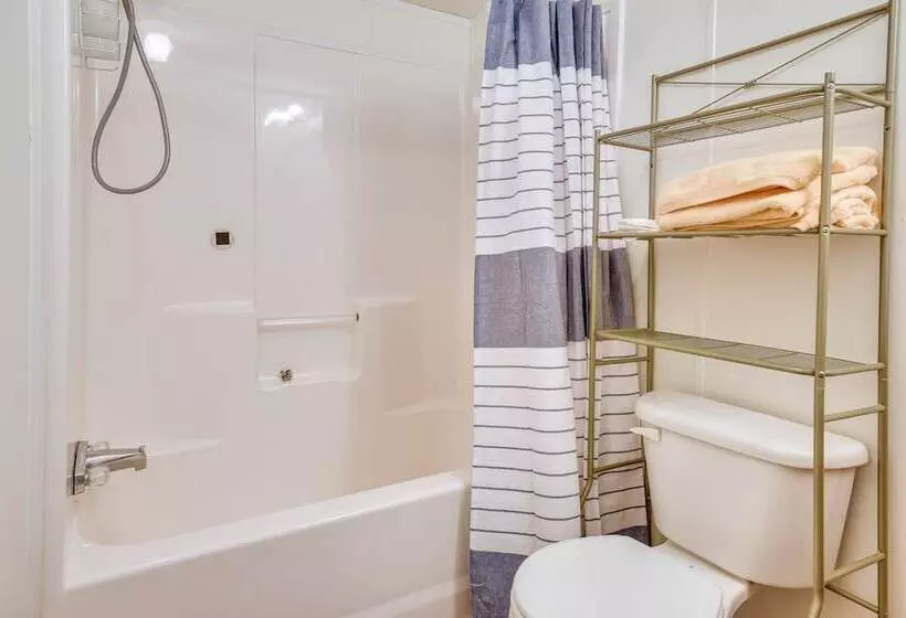 Supply Cottage W/ Deck < 2 Mi To The Beach!