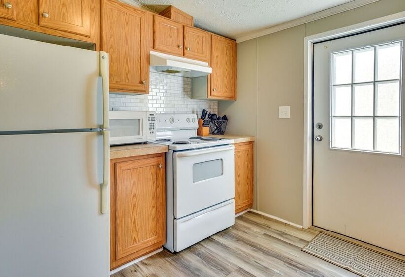 Supply Cottage W/ Deck < 2 Mi To The Beach!