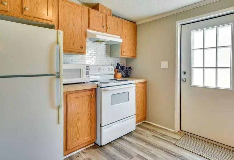 Supply Cottage W/ Deck < 2 Mi To The Beach!