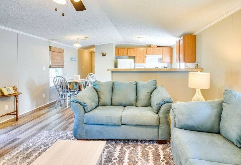 Supply Cottage W/ Deck < 2 Mi To The Beach!