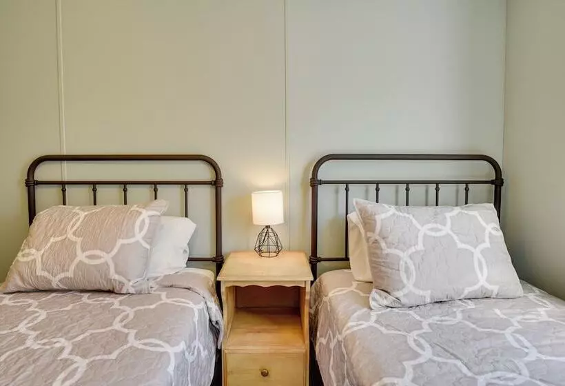 Supply Cottage W/ Deck < 2 Mi To The Beach!