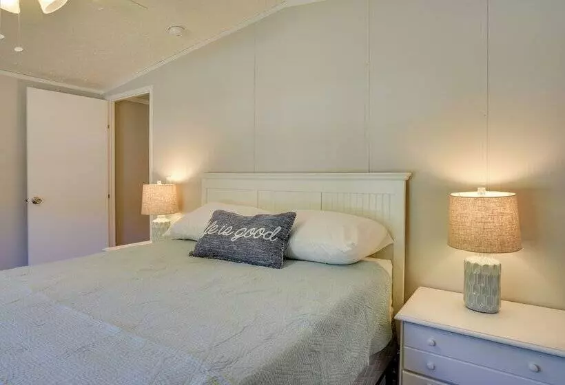 Supply Cottage W/ Deck < 2 Mi To The Beach!