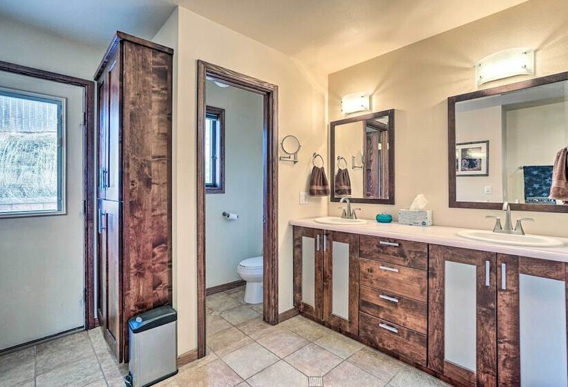 Upscale Laramie Home W/ Hot Tub & Patio!