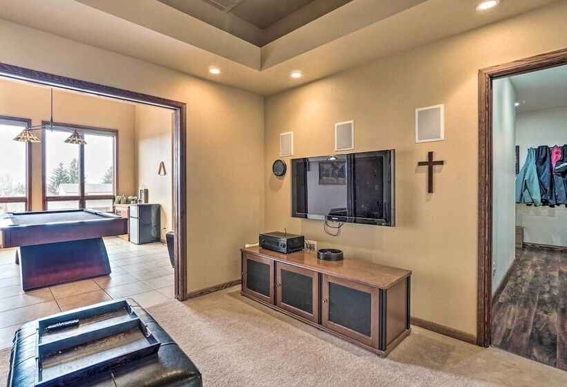 Upscale Laramie Home W/ Hot Tub & Patio!