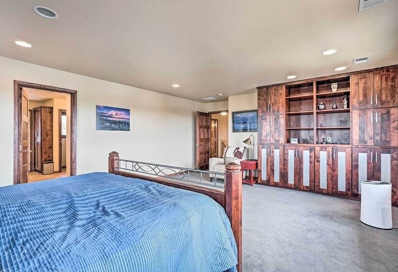 Upscale Laramie Home W/ Hot Tub & Patio!