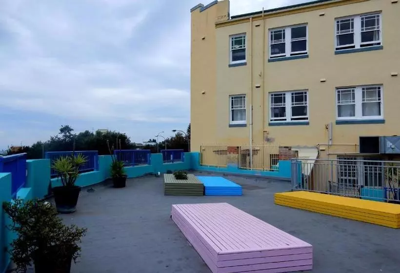 Noah S Bondi  Hostel