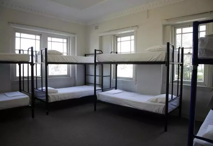 Noah S Bondi  Hostel