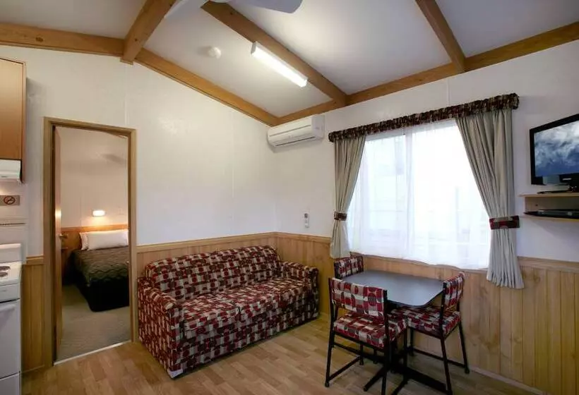 هتل Alivio Tourist Park Canberra