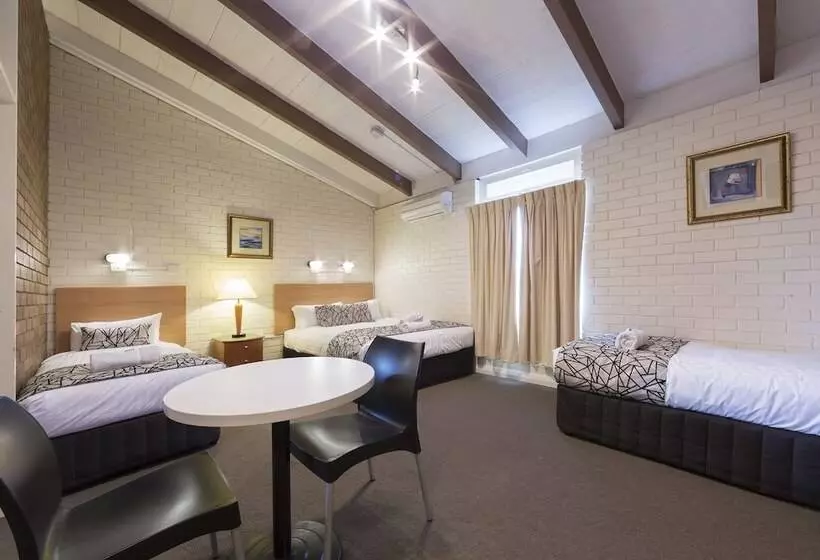هتل Alivio Tourist Park Canberra