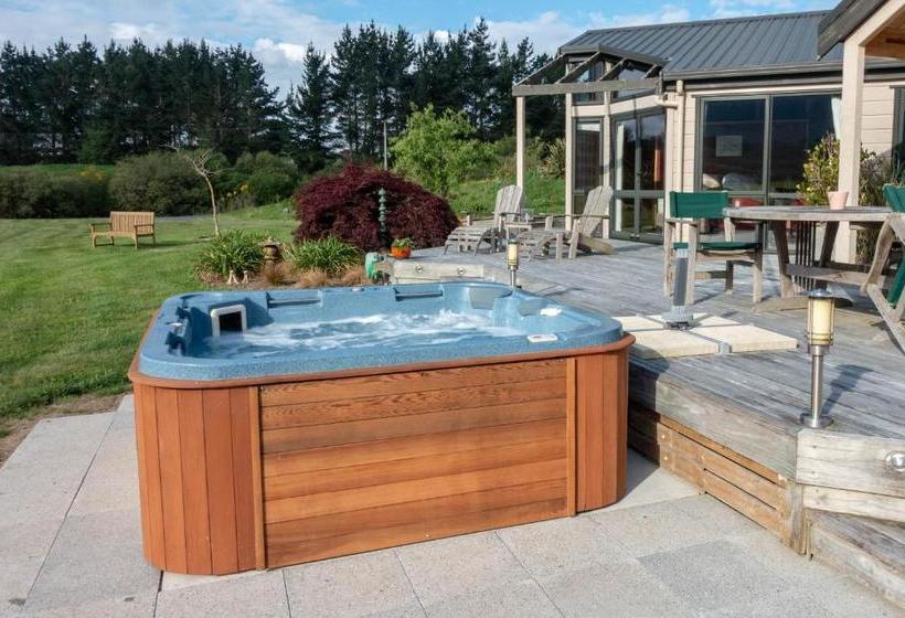 Отель Astelia Lodge