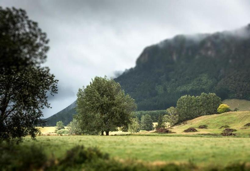 Отель Astelia Lodge