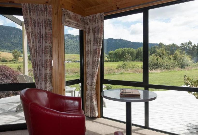 Отель Astelia Lodge