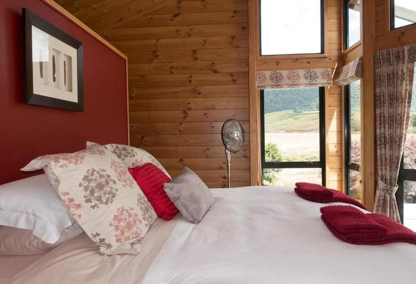 Отель Astelia Lodge